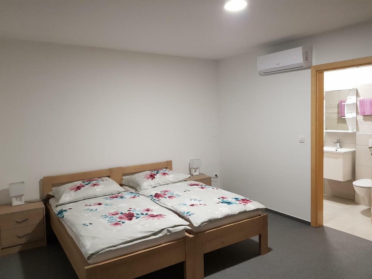 לוגאטץ Apartmaji Jankovic מראה חיצוני תמונה